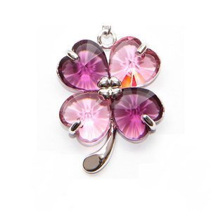 Lucky Clover with alternating Amethyst & Light Rose petals made with Swarovski Elements Lucky Clover with alternating Amethyst & Light Rose petals made with Swarovski Elements